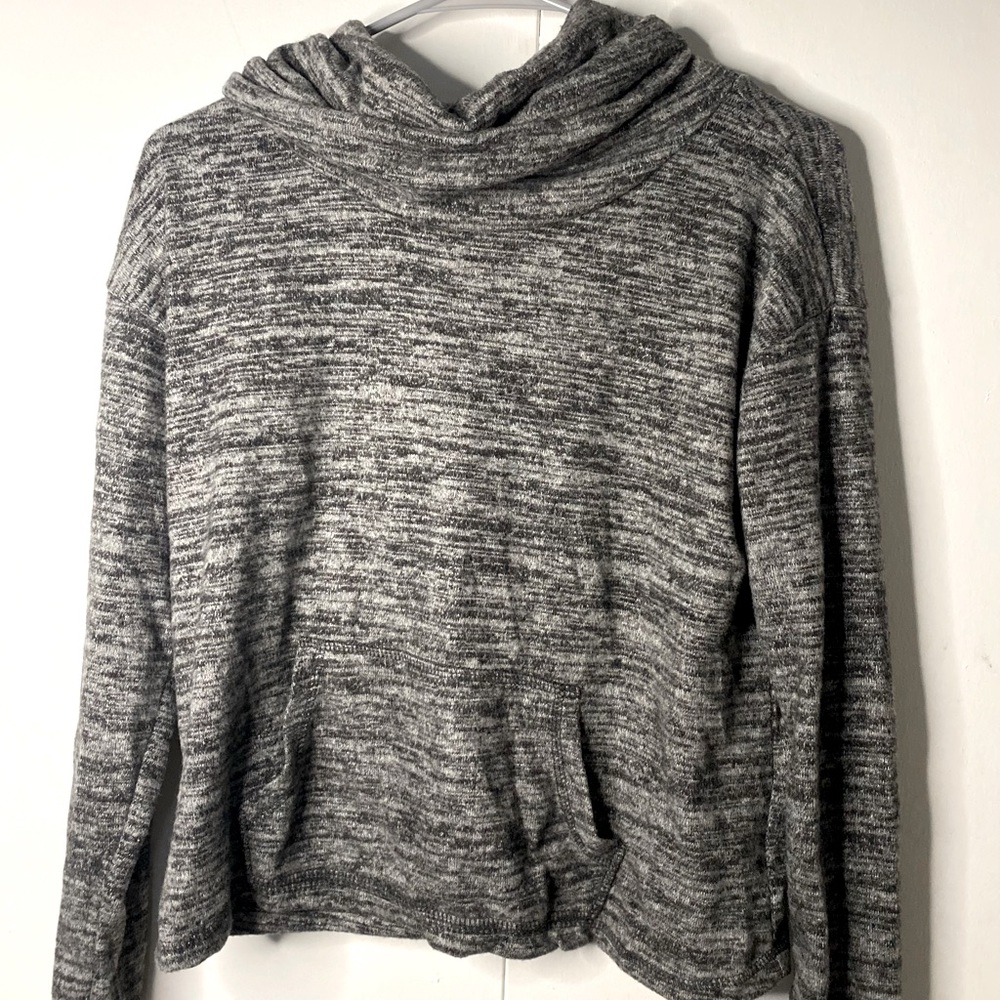 Black & White Turtle Neck W/ Pocket!